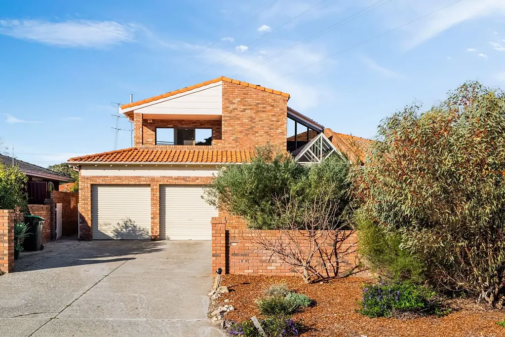 Hamilton Hill 5房  Grand Family Living in the Heart of the Manning Park Precinct