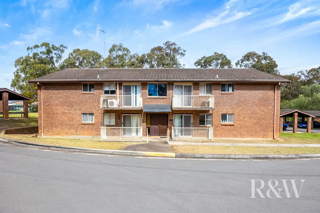 Bradbury 2Kwarto Set & Forget Two-Bedroom Apartment with Balcony & Car Space!
