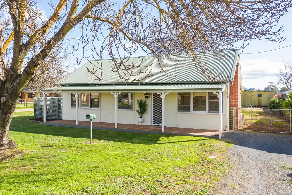 3 bedroom home in the heart of town