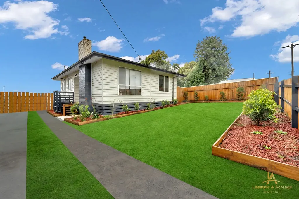 Moe 3 Bedroom Beautifully Renovated Home with Strong Rental Appeal