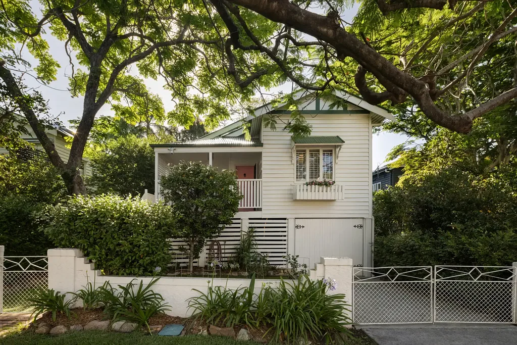 14 Sparkes Avenue, Hamilton, QLD 4007