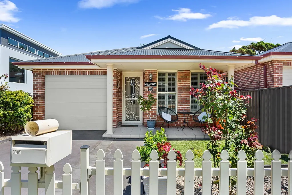 Low Maintenance Villa IN THE HEART OF SHELLHARBOUR VILLAGE!