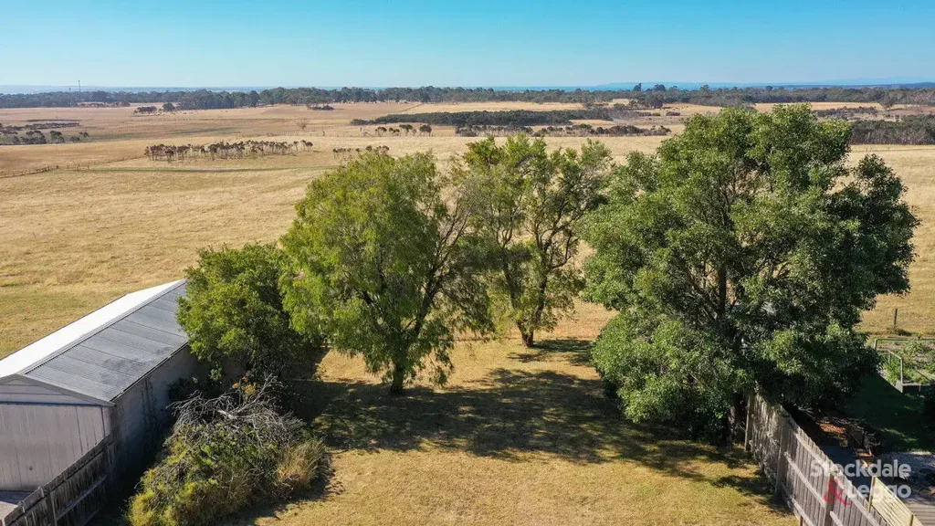 Wimbledon Heights  Rural Views on the Exclusive Northern Fringe