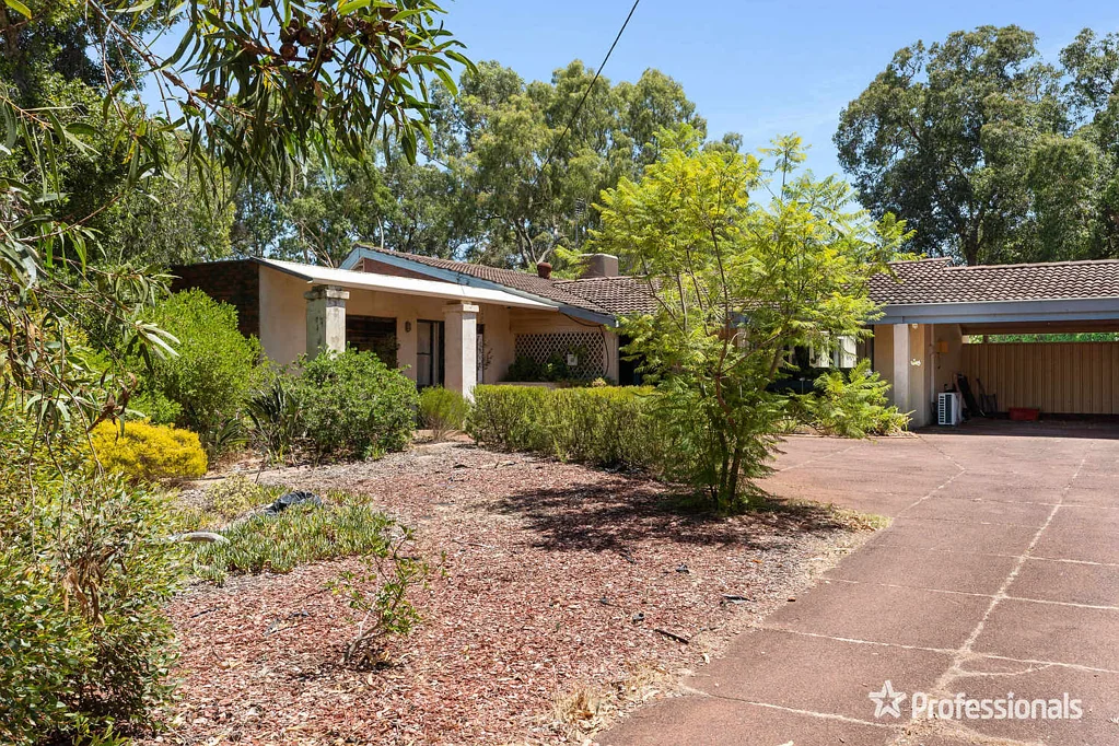 11 Giles Street, Lesmurdie, WA 6076