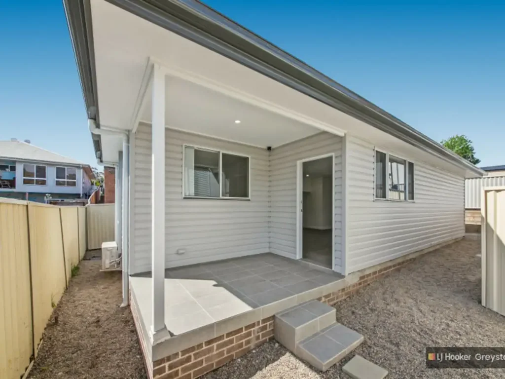 NEAT AND TIDY 2 BEDROOM GRANNY FLAT