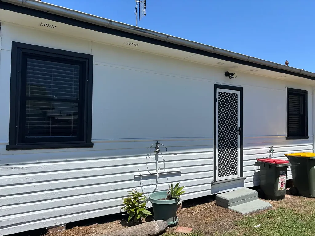 One Bedroom Furnished Unit - Convenient Location