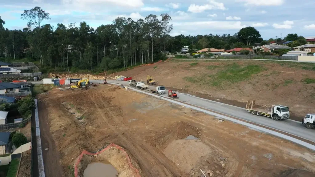 Beaudesert 独特空地 Diamond Court 990平方米住宅用地 位置优越 适合建造舒适住宅 租赁资产 绝佳投资机会 风景区中心 人口结构有利 就业率高达94% 专业建造商 Tredstone 打造新家 绝佳投资机会 欢迎垂询！ Lot 117, Diamond Court, Beaudesert