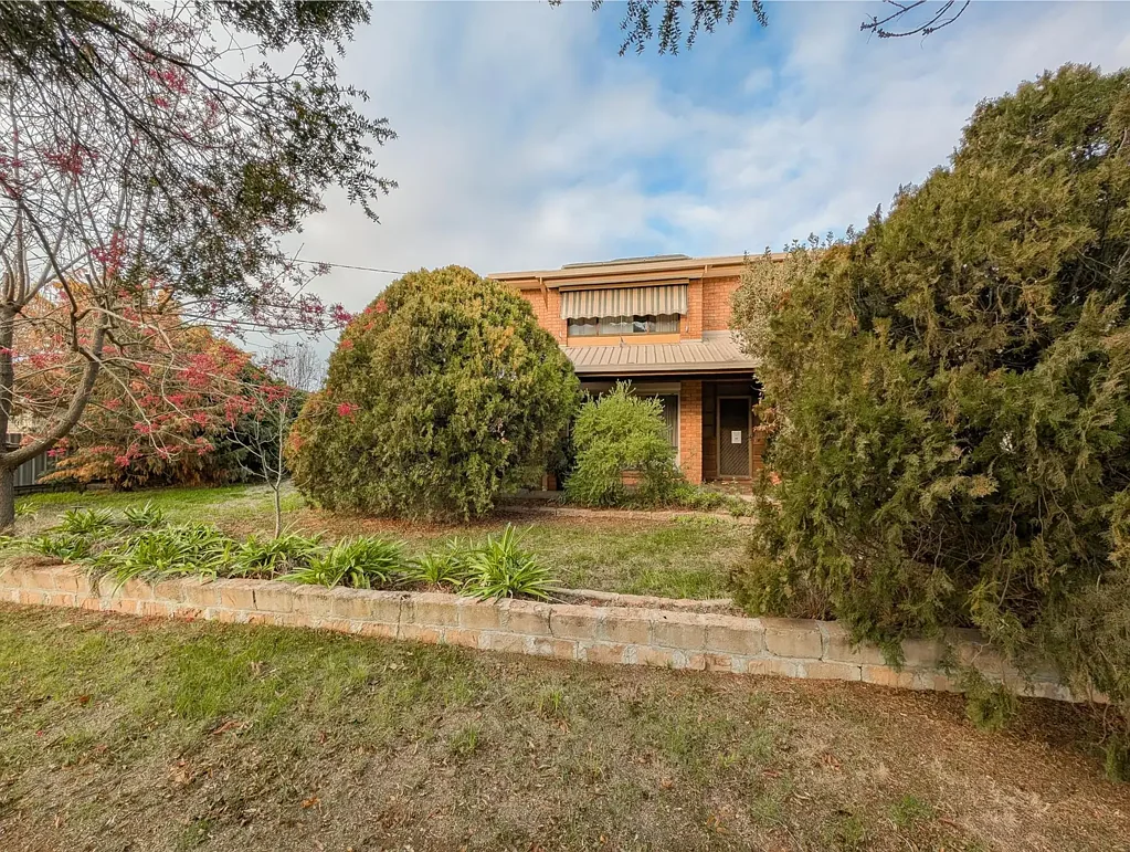 Boort 4 Bedroom Spacious & Versatile 2-Story Home in Peaceful Boort Setting