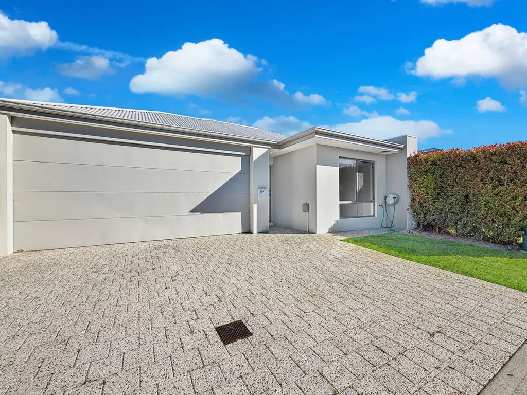 Freshly Updated Family Home in a Convenient Baldivis Location