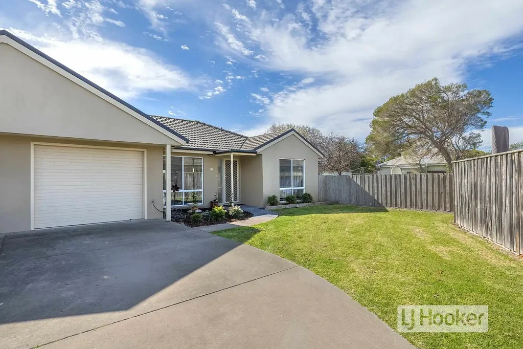 Paynesville 2ਬੈੱਡਰੂਮ NEAT & TIDY UNIT IN "THE MEWS" - WALK TO LAKE & CAFES