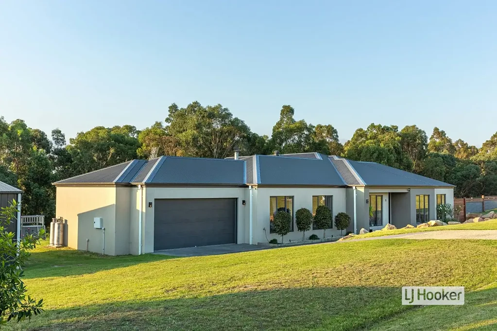 Metung 4房  SPACIOUS FAMILY LIVING, ON OVER HALF AN ACRE