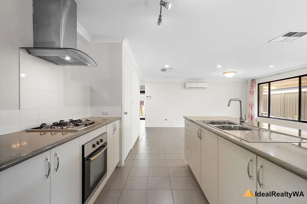 Modern Family Home in Prime Piara Waters Location