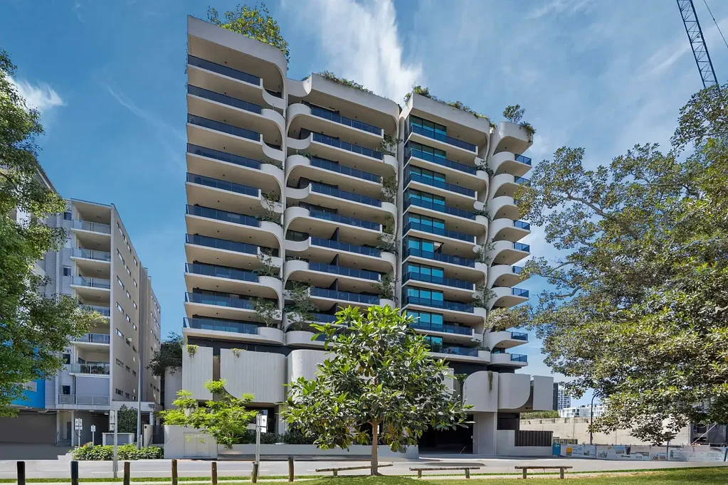 Fully Furnished Apartment on JANE Street!