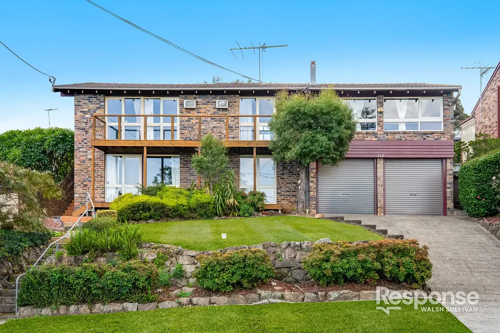 Baulkham Hills 5chambre Elevated Family Living with District Views