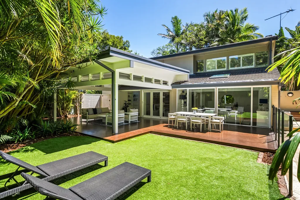 Mosman 4બેડરૂમ Leafy sanctuary within a level walk of Mosman village - Rare 887sqm landholding