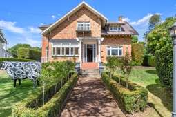 10 Sharpe Road, Epsom