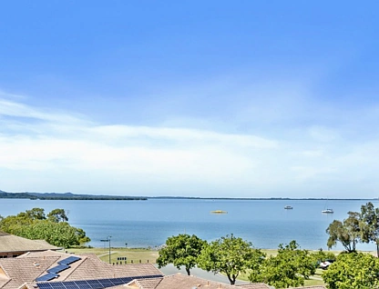 302/24 Boat Street, Victoria Point, Redland City Region, 3 Kuwarto, 2 Banyo, Apartment