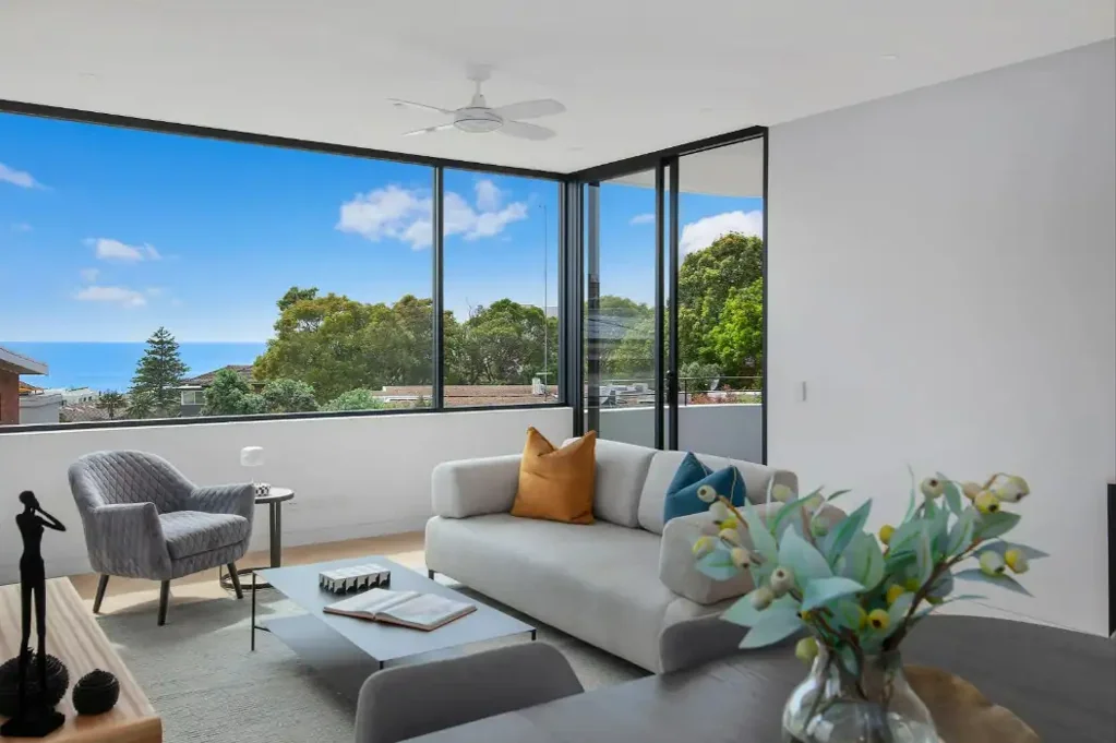 LUXURY COASTAL LIVING ENJOY NORTHERN SUNSHINE IN BOUTIQUE 'PAVILION'