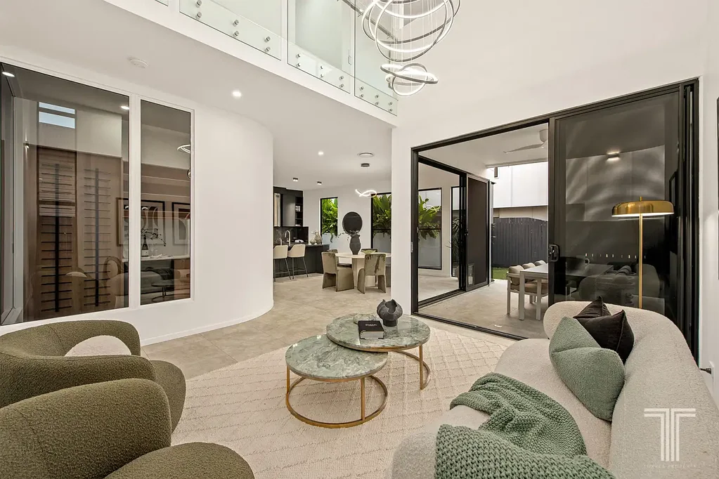 Coorparoo 5Kwarto Sculpted Grandeur with Rooftop Drama in a Coveted Inner-East Pocket