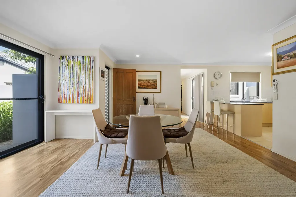 Nerang 3房  Single-Level Family Home in Exclusive River Springs Estate