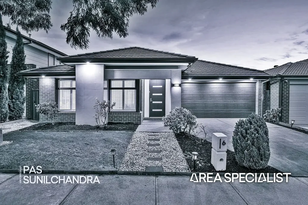 6 Swallowtail Avenue, Clyde North, VIC 3978
