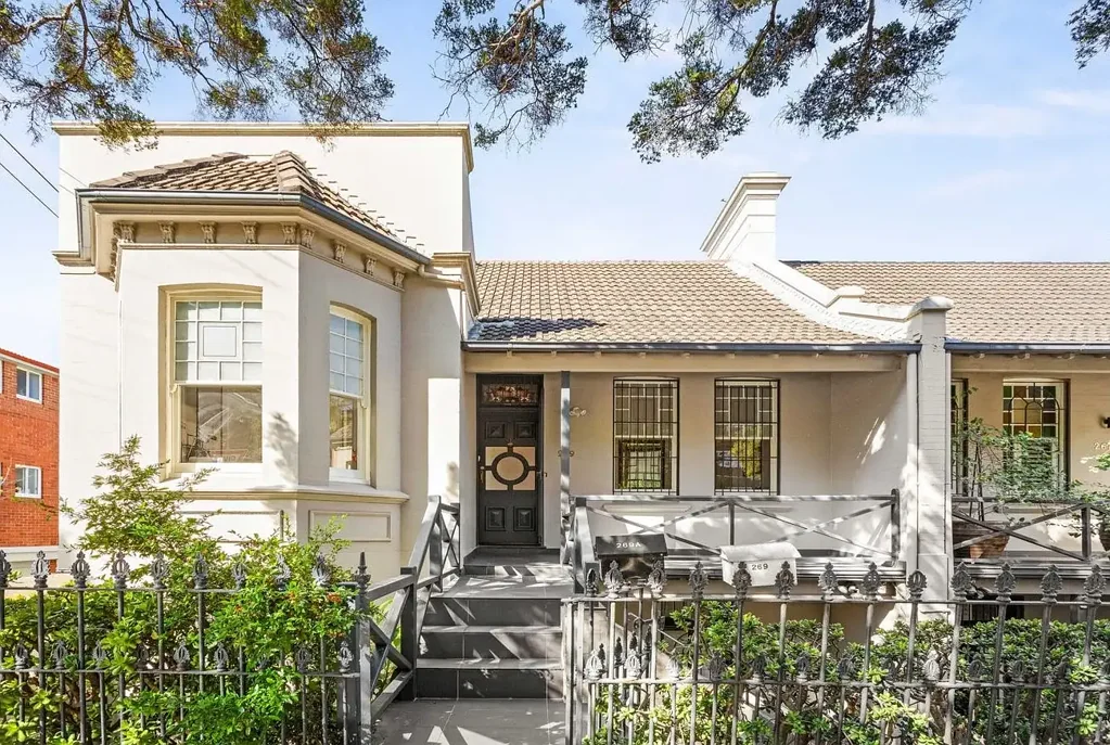 Stunning 3 bedroom semi-sized apartment in Woollahra