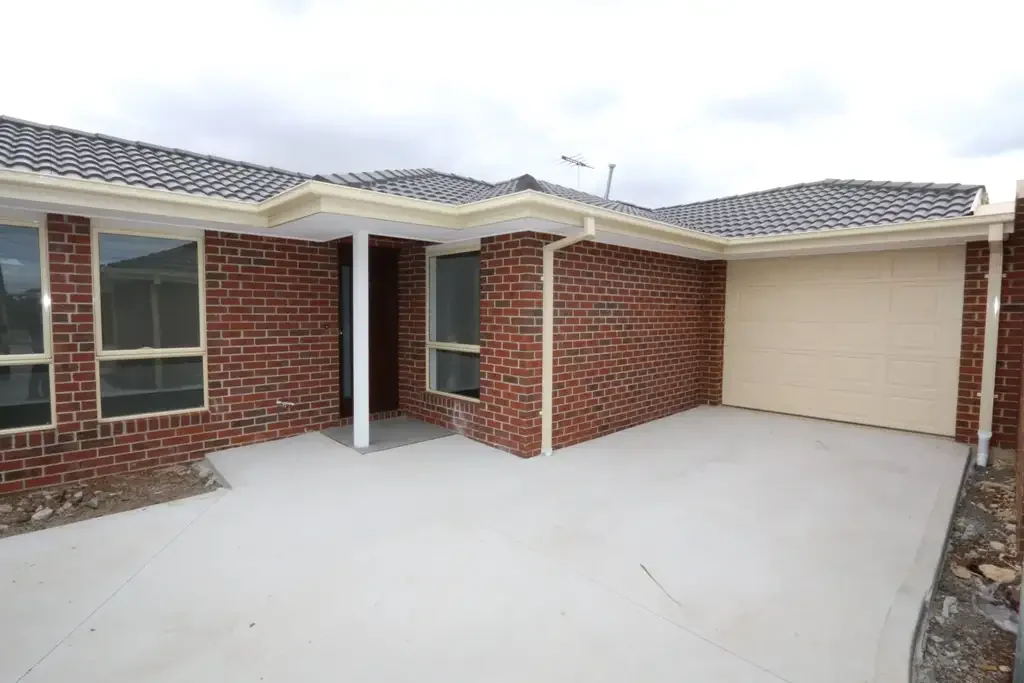 Quiet & private 3 bedroom unit!