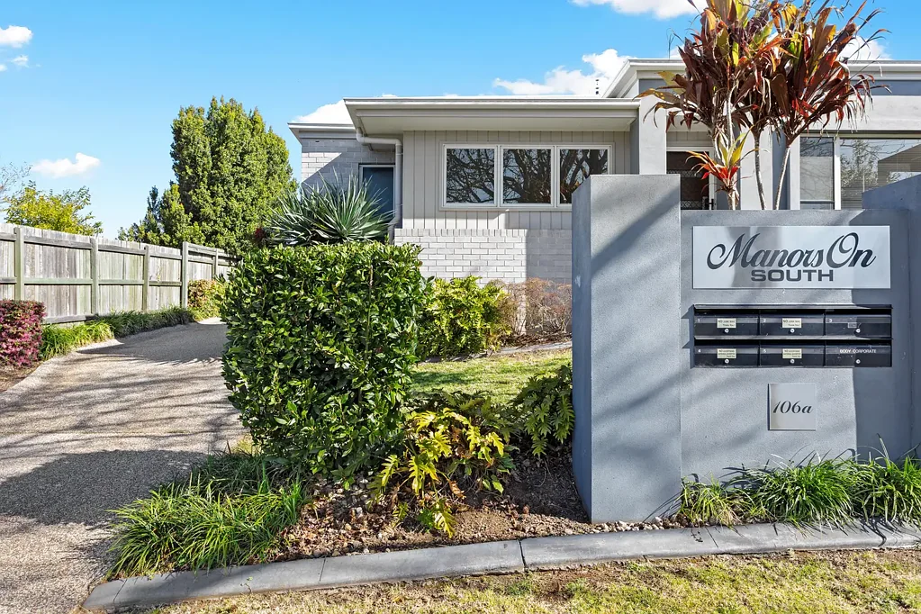 2/106A South Street, Centenary Heights, QLD 4350