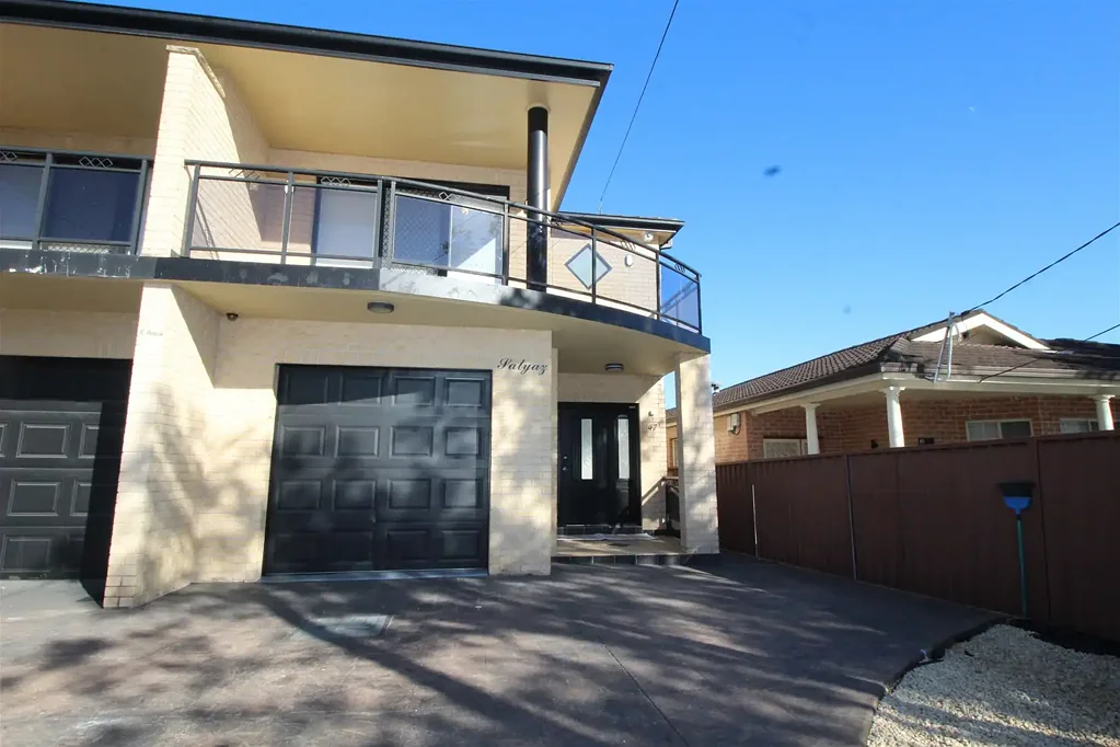 BRIGHT AND SUNNY 4 BEDROOM DUPLEX