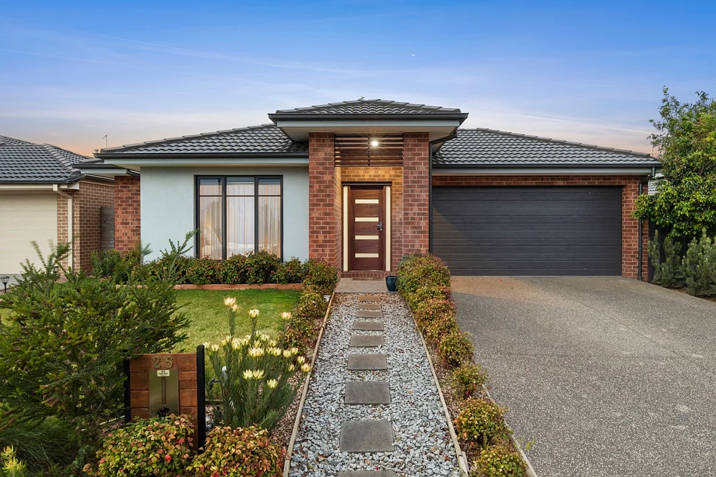 25 Tenneyson Close, Armstrong Creek, VIC 3217