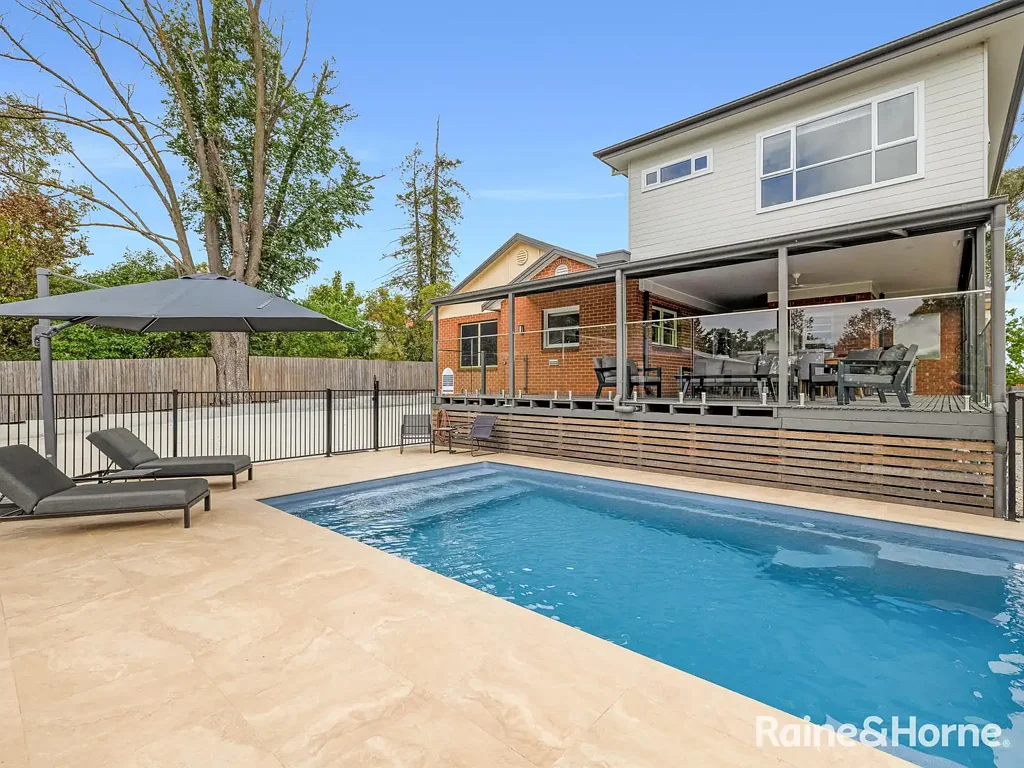 Bathurst 4침실 RENOVATED FAMILY HOME ON A GENEROUS PIPER STREET PARCEL