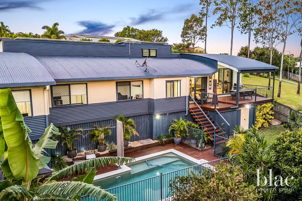 Petrie 4房  壮观的景色和卓越的户外生活在派翠Pine  Breathtaking Views & Exceptional Outdoor Living in Petrie on Pine