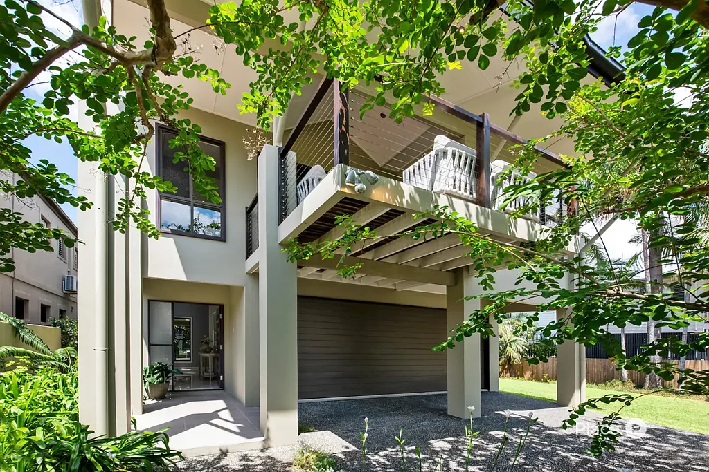 Graceville 3 Slaapkamer Elegant Family Living with Exceptional Future Potential on 810sqm