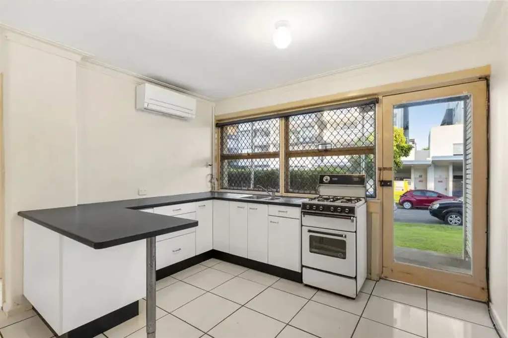 GROUND FLOOR UNIT WITH CARPORT