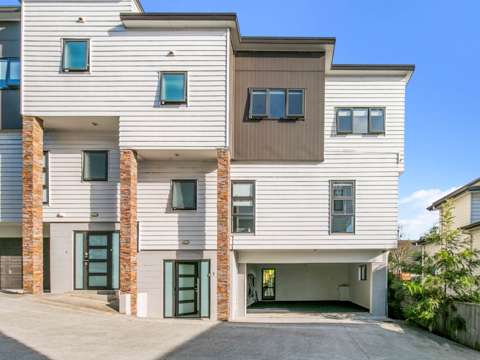 Glendene 5房  Modern, Freehold Living with Breathtaking Views