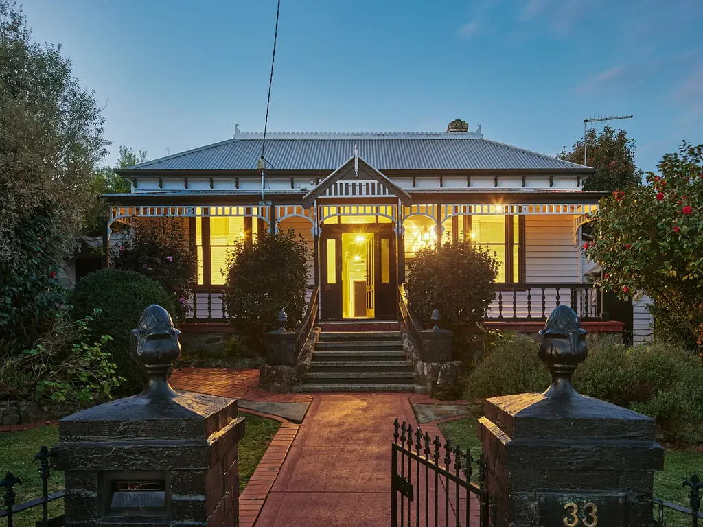 Warragul 3Kwarto Imagine living on the towns doorstep. Can you picture it?