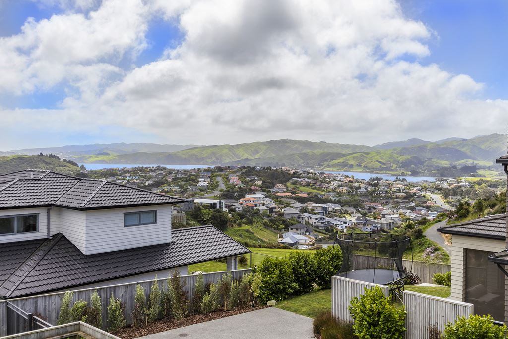 17 Canary Way, Whitby, Porirua, 4 phòng ngủ, 2 phòng tắm