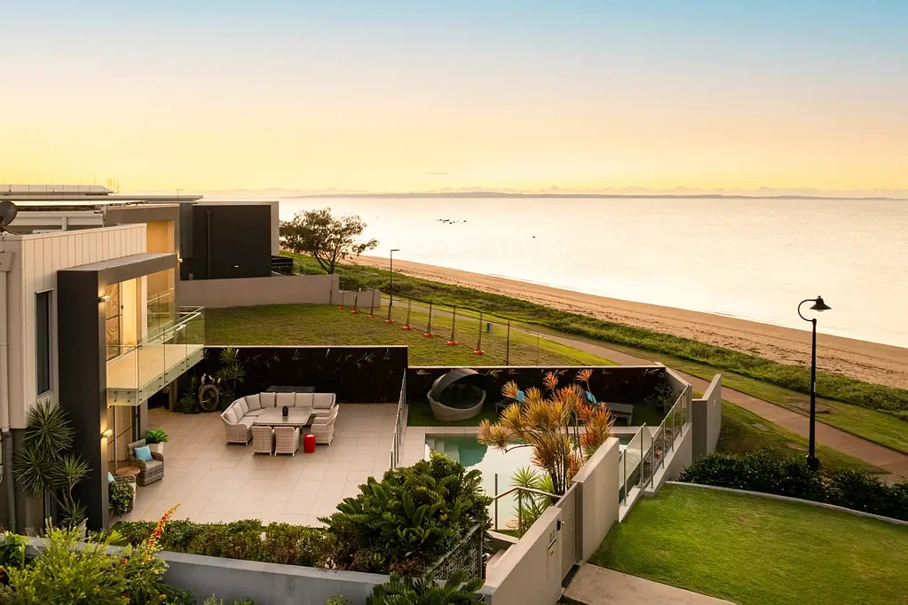 Scarborough 3房  高端海滨住宅，享有无遮挡的美景  PRESTIGE BEACHFRONT RESIDENCE WITH UNINTERRUPTED VIEWS