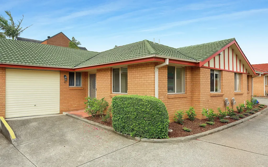 Three Bedroom Villa Located in close proximity of EVERYTHING!!!