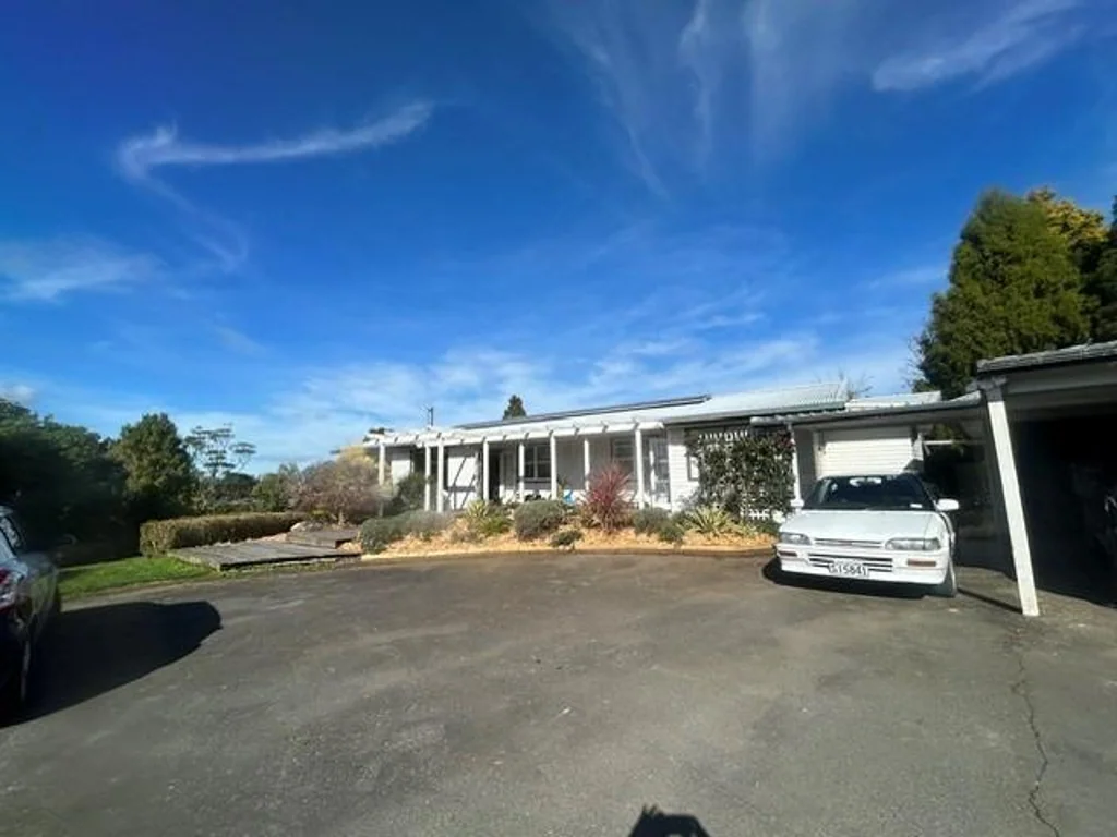 COUNTRY LIVING CLOSE TO KERIKERI - 4 BEDROOMS AND 2 BATHROOMS  - $775.00 PER WEEK