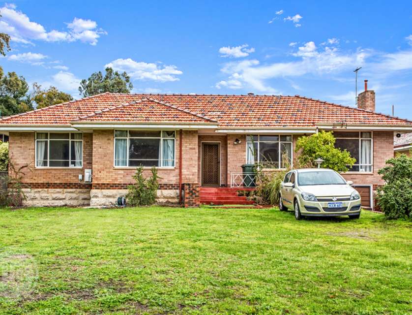 19 Lockhart Street, Como, WA 6152, 3 Bedrooms, 1 Bathrooms, House