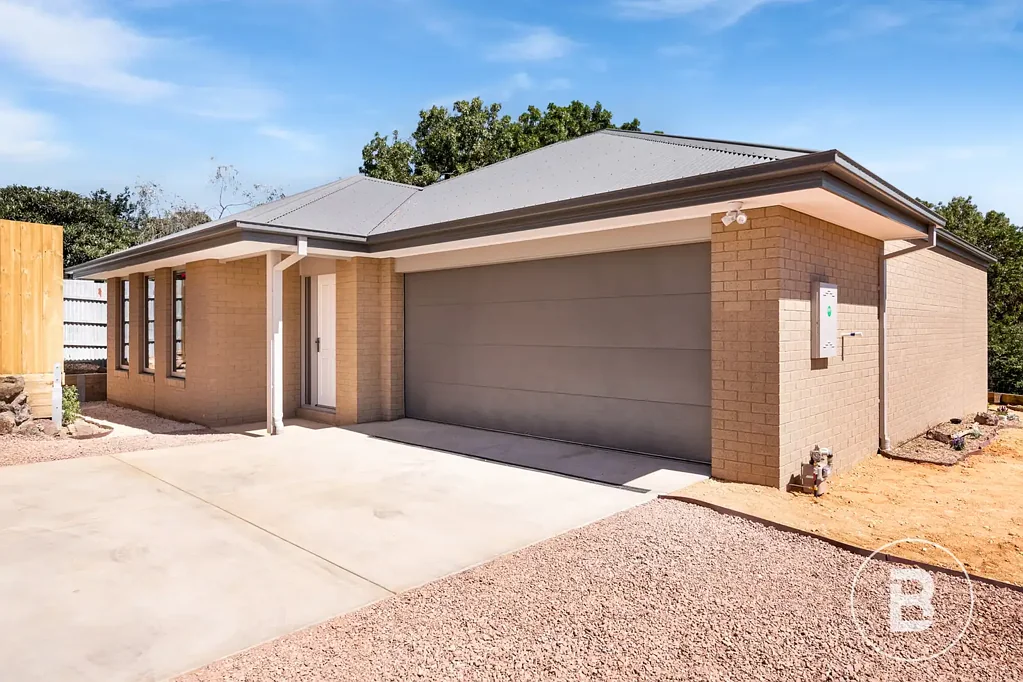 Castlemaine 4房  BRAND NEW LIVING IN QUIET PRIVATE LOCATION