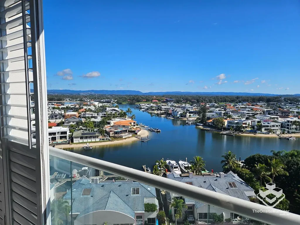 Luxury Renovated Apartment in Paradise Waters with Stunning Views