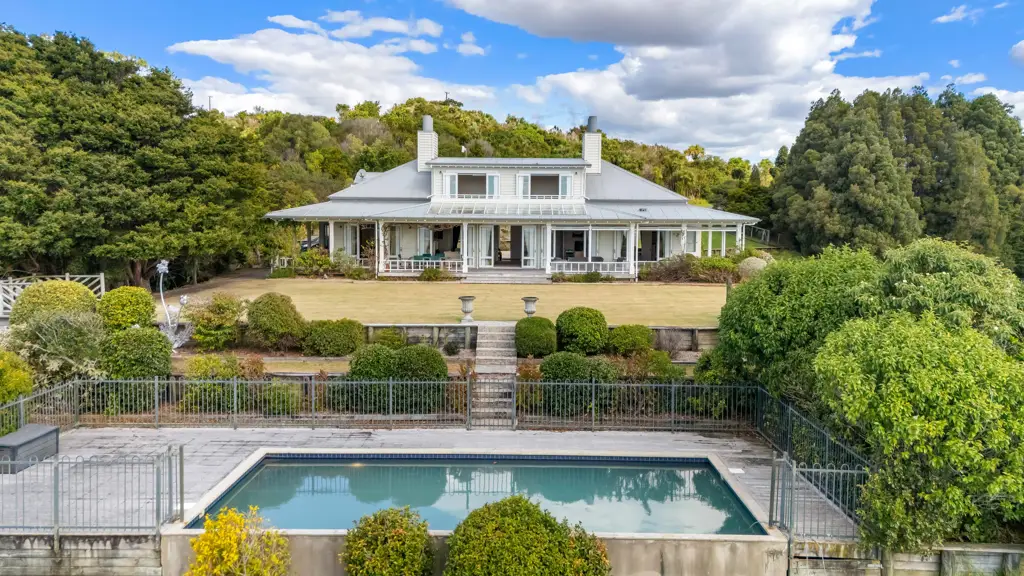 Helensville 4ਬੈੱਡਰੂਮ Country Retreat