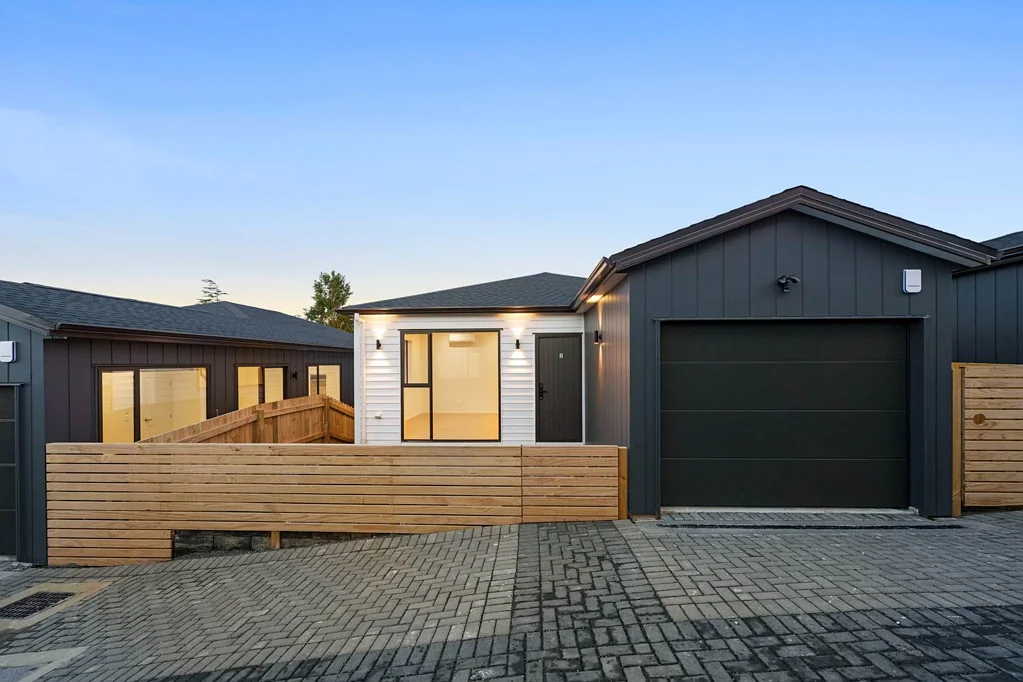 New Lynn 3Kwarto Brand New & Standalone - Single Level Beauty