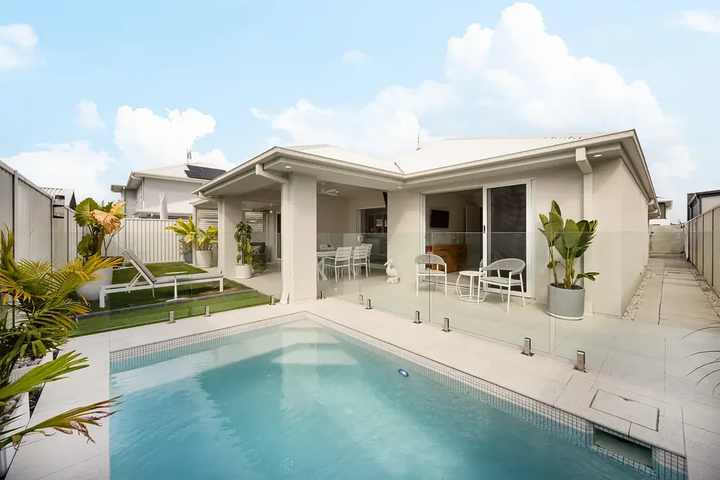 Pelican Waters 4 Bedroom Impeccable Family Entertainer with Pool in Premium Pelican Waters Location