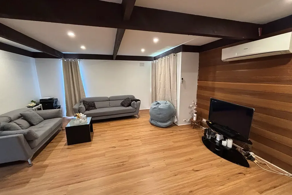 Double Living Area Home In Fantastic Location!