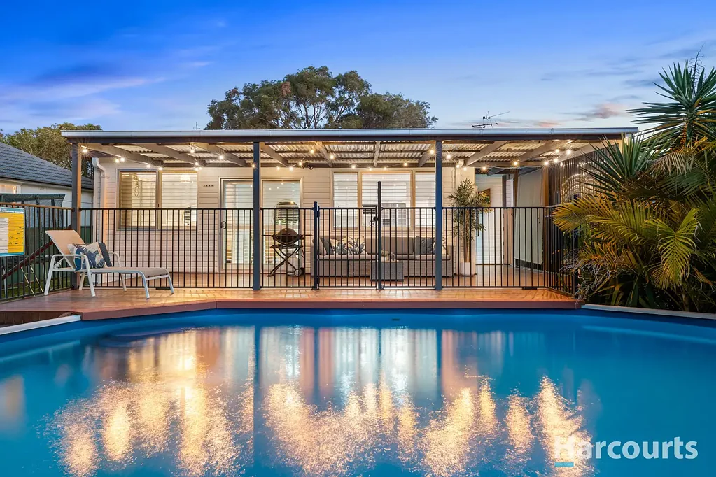 Shortland 3 Bedroom Renovated, relaxed and a pool ready for summer