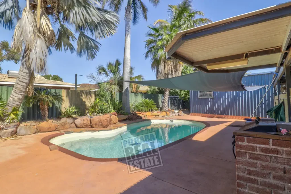 3 x 1 with space to park, relax & entertain!