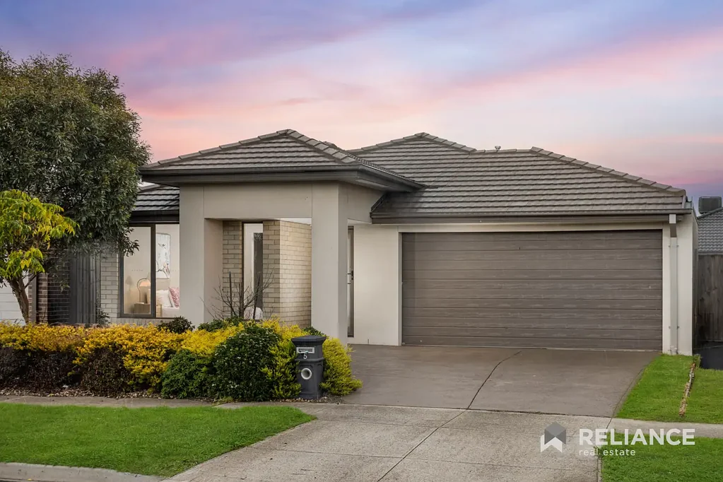 Wyndham Vale 4 Bedroom Elegant Design Meets Ultimate Convenience: Walk to Station, Shops & Schools – The Ultimate Modern Family Home or Premium Investment!